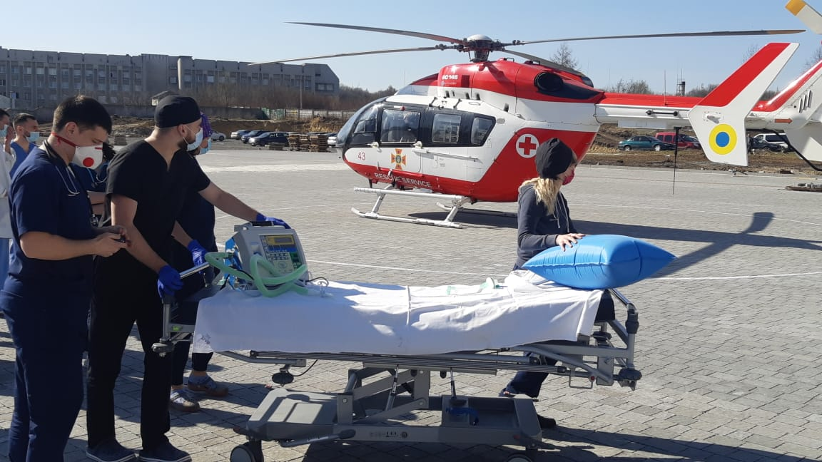 Во Львовской области пострадавшего в ДТП сумели эвакуировать в горбольницу Львова на особом вертолете