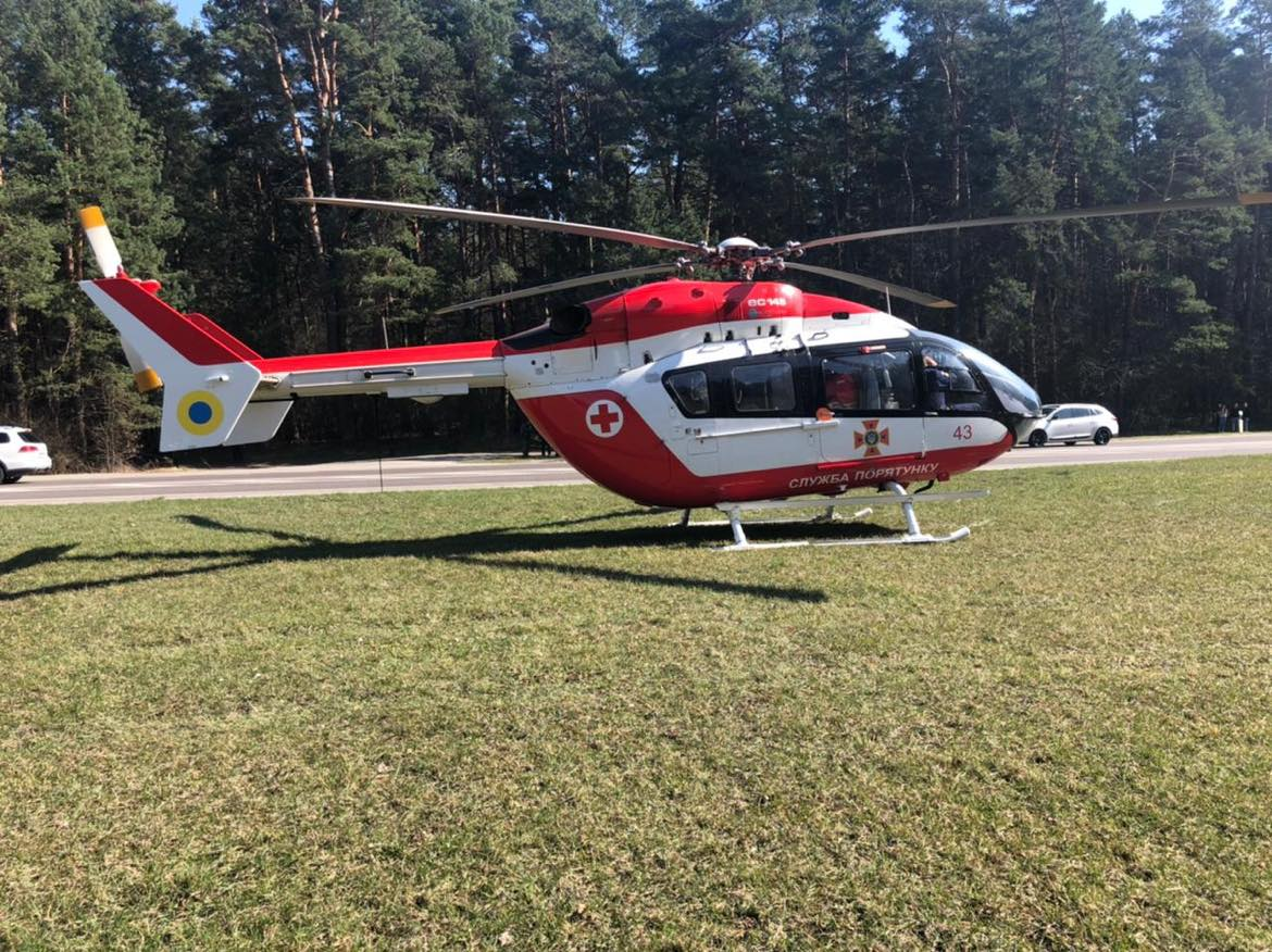 Во Львовской области пострадавшего в ДТП сумели эвакуировать на особом вертолете