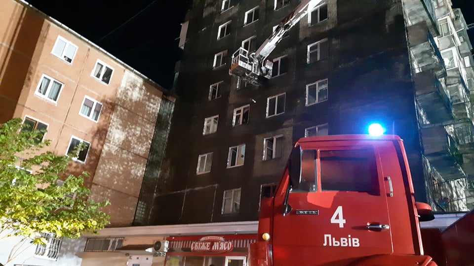 Во Львове произошел крупный пожар с многоэтажке.